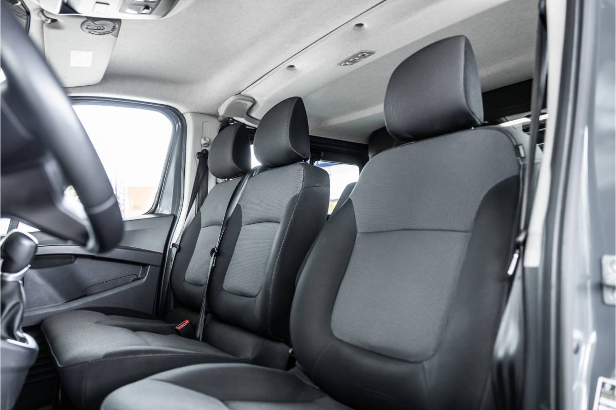 Renault Trafic Renault Trafic 2.0 dCi 150 PK DC | Dubbel cabine | 6-Zitter | L+R Schuifdeur | Camera | Trekhaak | CarPlay | Navigatie | Nieuwe APK
