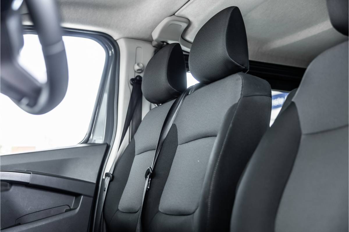 Renault Trafic Renault Trafic 2.0 dCi 150 PK DC | Dubbel cabine | 6-Zitter | L+R Schuifdeur | Camera | Trekhaak | CarPlay | Navigatie | Nieuwe APK