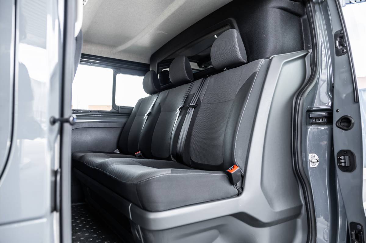 Renault Trafic Renault Trafic 2.0 dCi 150 PK DC | Dubbel cabine | 6-Zitter | L+R Schuifdeur | Camera | Trekhaak | CarPlay | Navigatie | Nieuwe APK