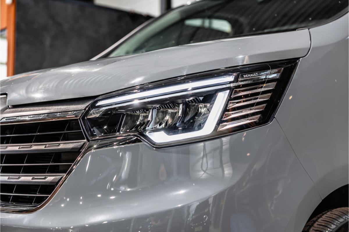 Renault Trafic Renault Trafic 2.0 dCi 150 PK DC | Dubbel cabine | 6-Zitter | L+R Schuifdeur | Camera | Trekhaak | CarPlay | Navigatie | Nieuwe APK