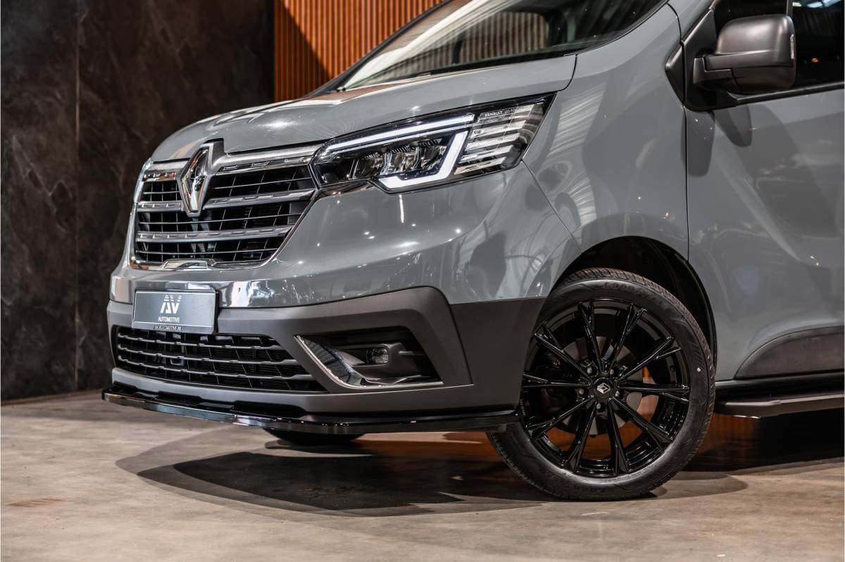 Renault Trafic Renault Trafic 2.0 dCi 150 PK DC | Dubbel cabine | 6-Zitter | L+R Schuifdeur | Camera | Trekhaak | CarPlay | Navigatie | Nieuwe APK