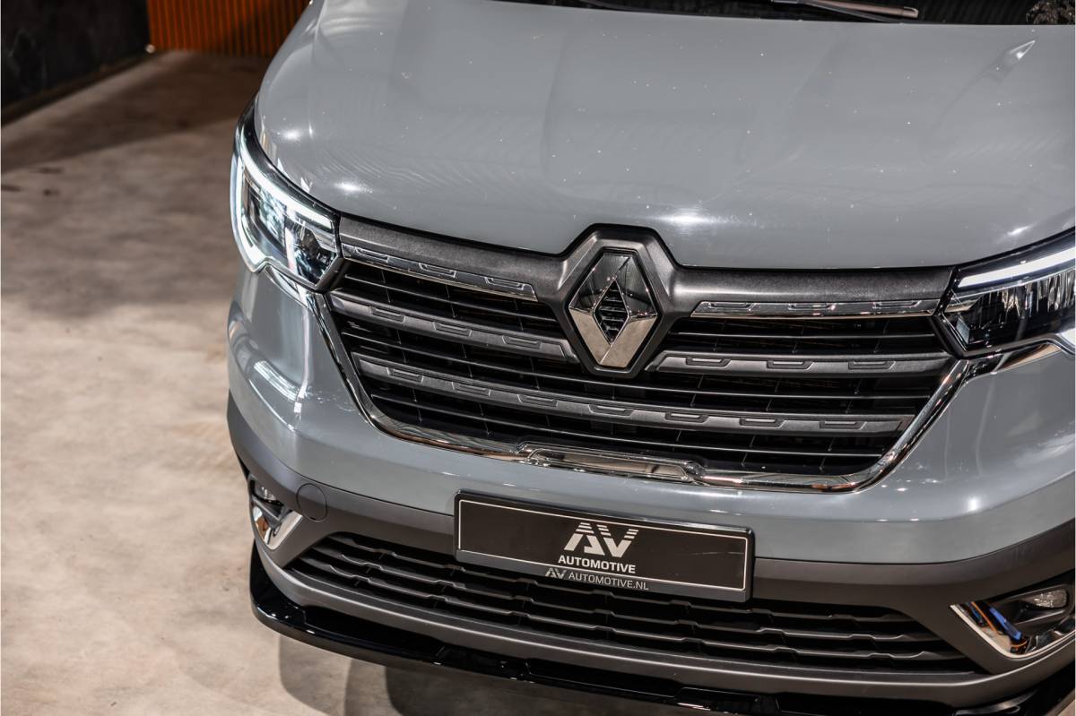 Renault Trafic Renault Trafic 2.0 dCi 150 PK DC | Dubbel cabine | 6-Zitter | L+R Schuifdeur | Camera | Trekhaak | CarPlay | Navigatie | Nieuwe APK