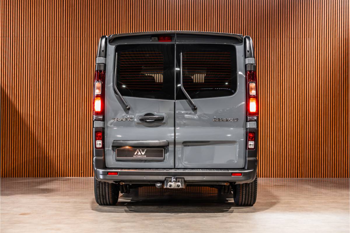 Renault Trafic Renault Trafic 2.0 dCi 150 PK DC | Dubbel cabine | 6-Zitter | L+R Schuifdeur | Camera | Trekhaak | CarPlay | Navigatie | Nieuwe APK
