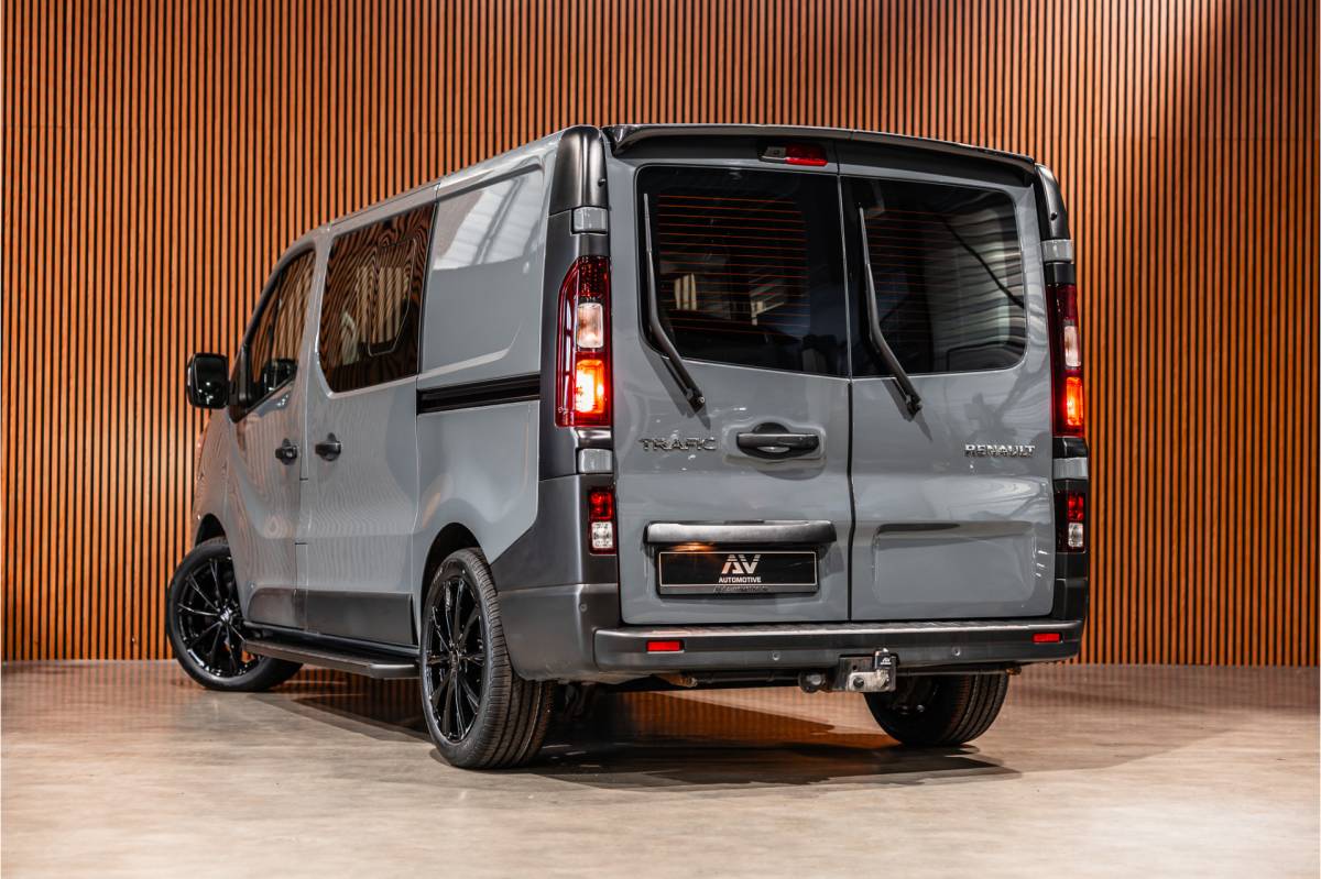 Renault Trafic Renault Trafic 2.0 dCi 150 PK DC | Dubbel cabine | 6-Zitter | L+R Schuifdeur | Camera | Trekhaak | CarPlay | Navigatie | Nieuwe APK