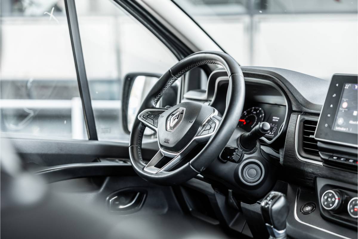 Renault Trafic Renault Trafic 2.0 dCi 150 PK DC | Dubbel cabine | 6-Zitter | L+R Schuifdeur | Camera | Trekhaak | CarPlay | Navigatie | Nieuwe APK