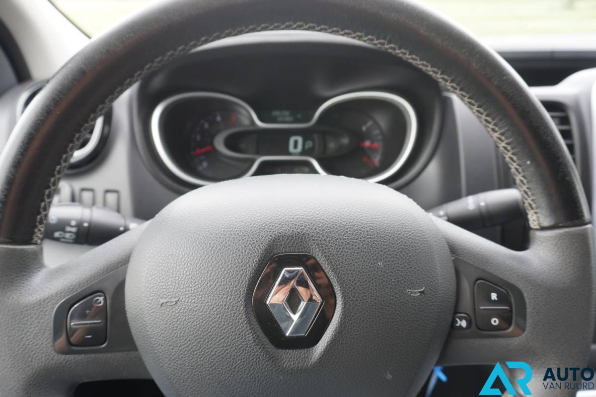 Renault Trafic Renault Trafic 2.0 dCi 145PK * Automaat * Trekhaak * LED