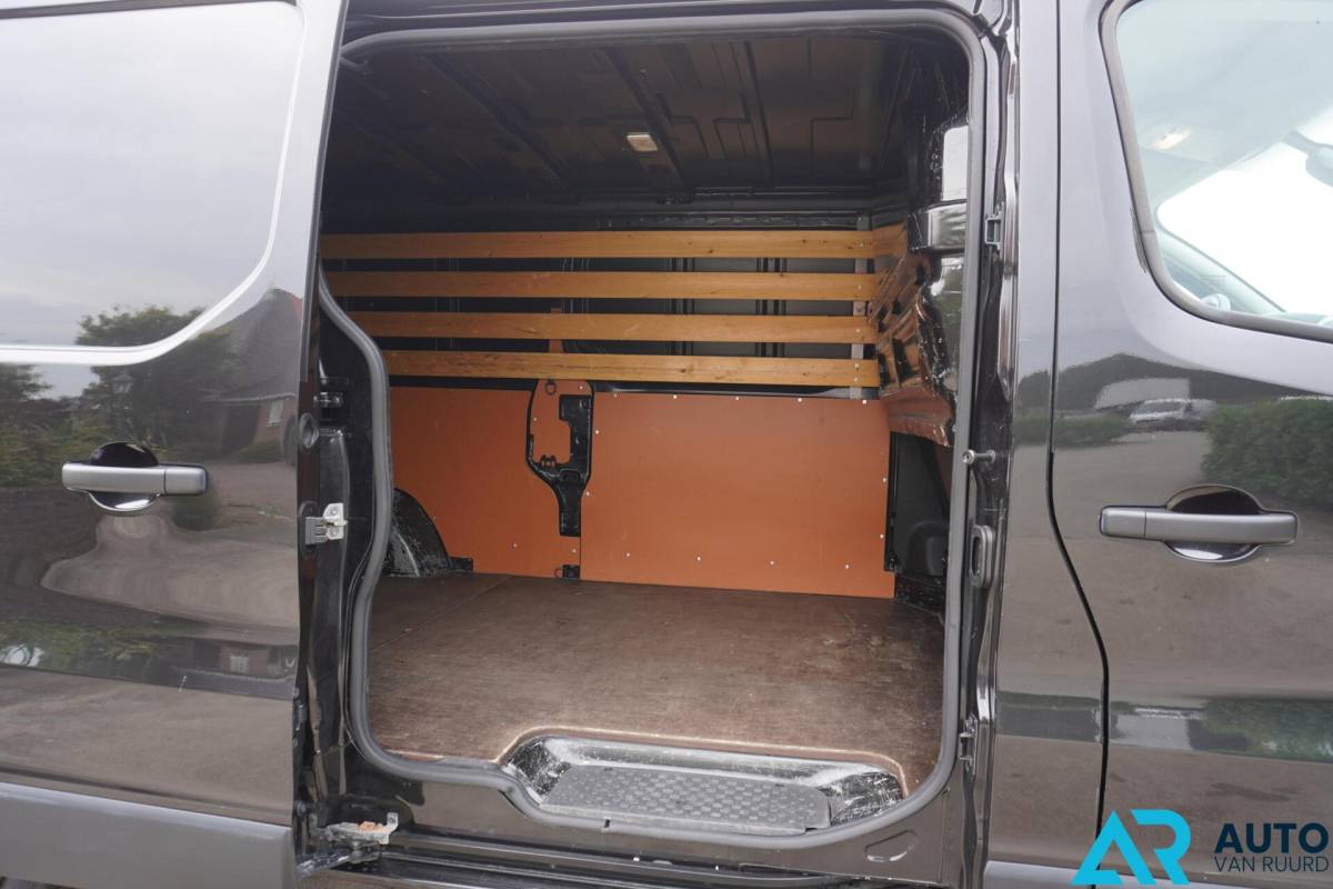 Renault Trafic Renault Trafic 2.0 dCi 145PK * Automaat * Trekhaak * LED