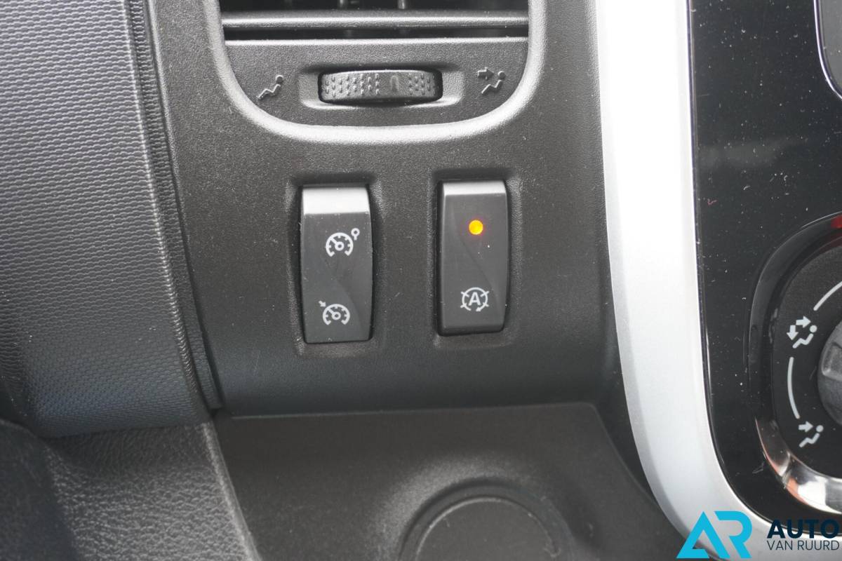 Renault Trafic Renault Trafic 2.0 dCi 145PK * Automaat * Trekhaak * LED