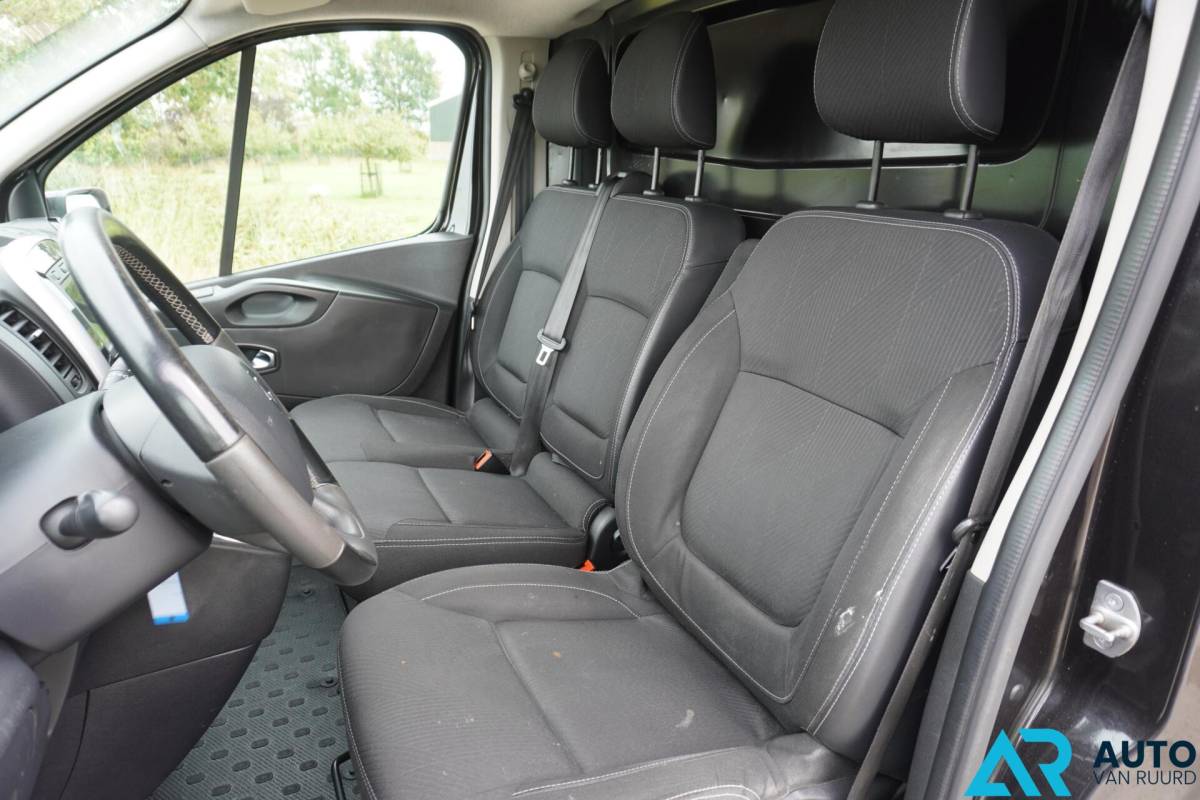 Renault Trafic Renault Trafic 2.0 dCi 145PK * Automaat * Trekhaak * LED