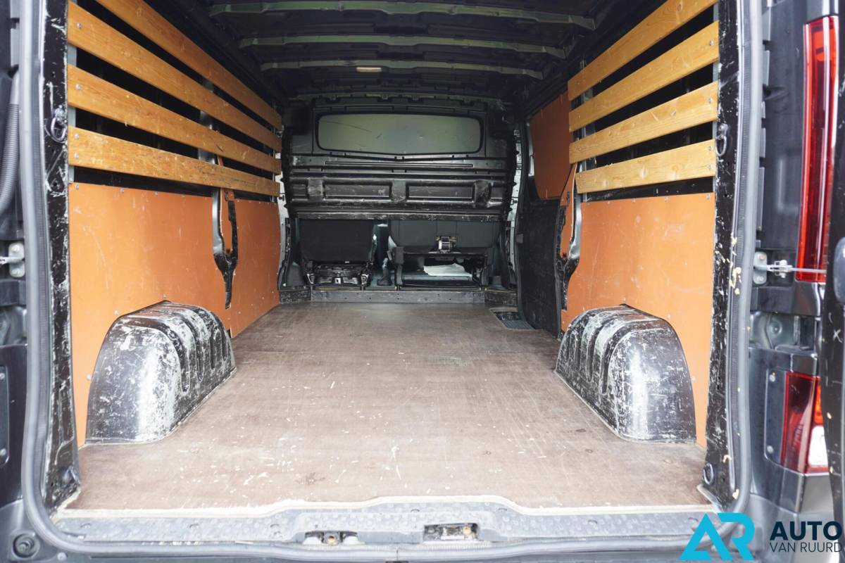Renault Trafic Renault Trafic 2.0 dCi 145PK * Automaat * Trekhaak * LED