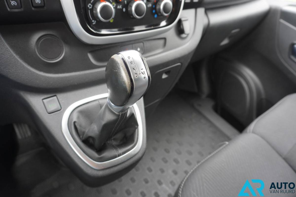 Renault Trafic Renault Trafic 2.0 dCi 145PK * Automaat * Trekhaak * LED