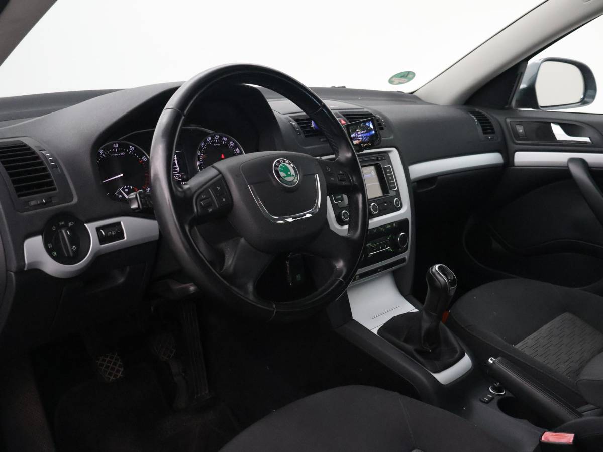 Škoda Octavia Skoda Octavia Combi 1.2 TSI AMBITION + TREKHAAK | NAVIGATIE | CLIMATE | CRUISE CONTROL