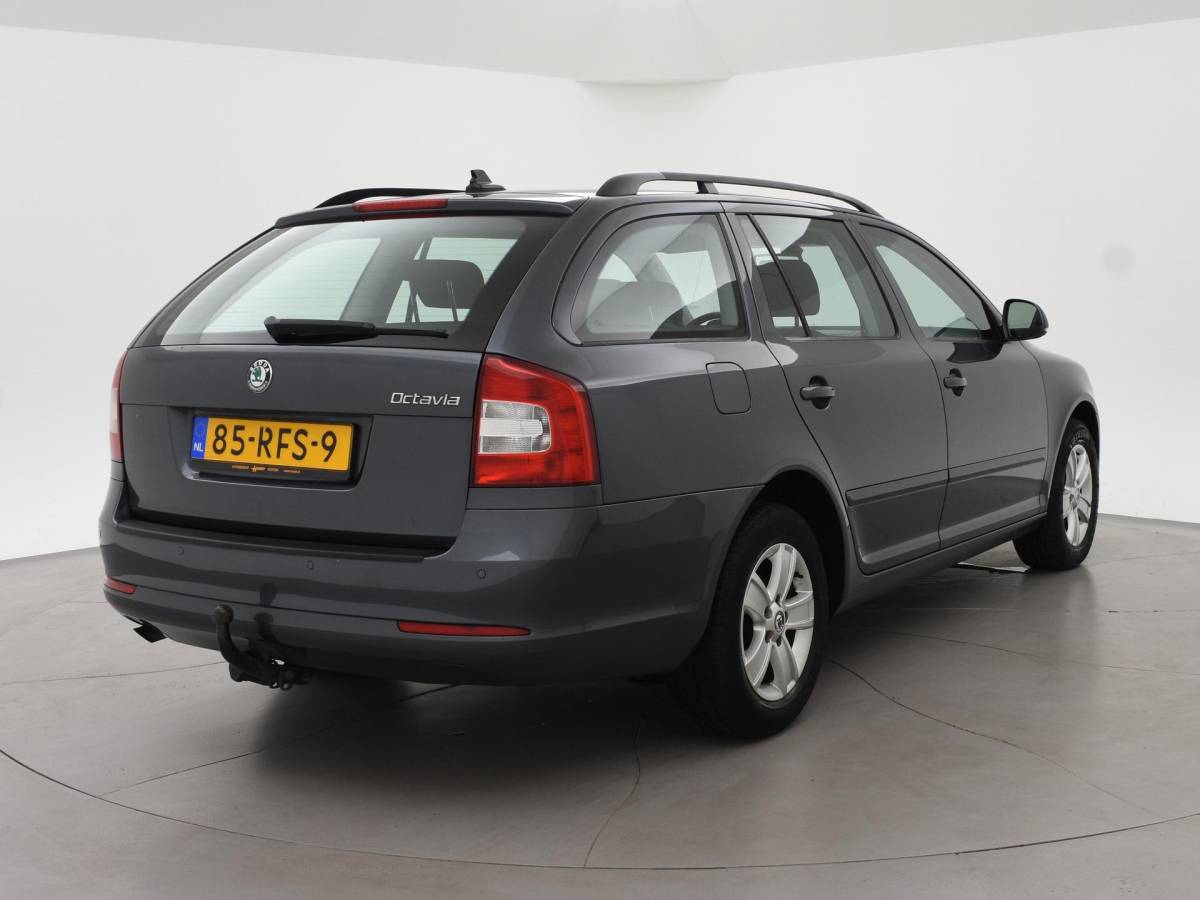 Škoda Octavia Skoda Octavia Combi 1.2 TSI AMBITION + TREKHAAK | NAVIGATIE | CLIMATE | CRUISE CONTROL