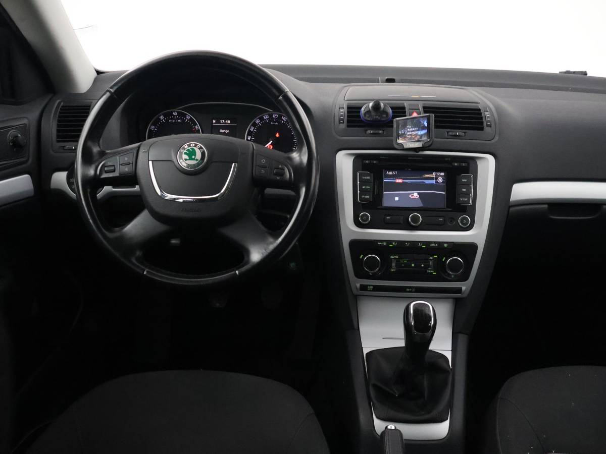 Škoda Octavia Skoda Octavia Combi 1.2 TSI AMBITION + TREKHAAK | NAVIGATIE | CLIMATE | CRUISE CONTROL