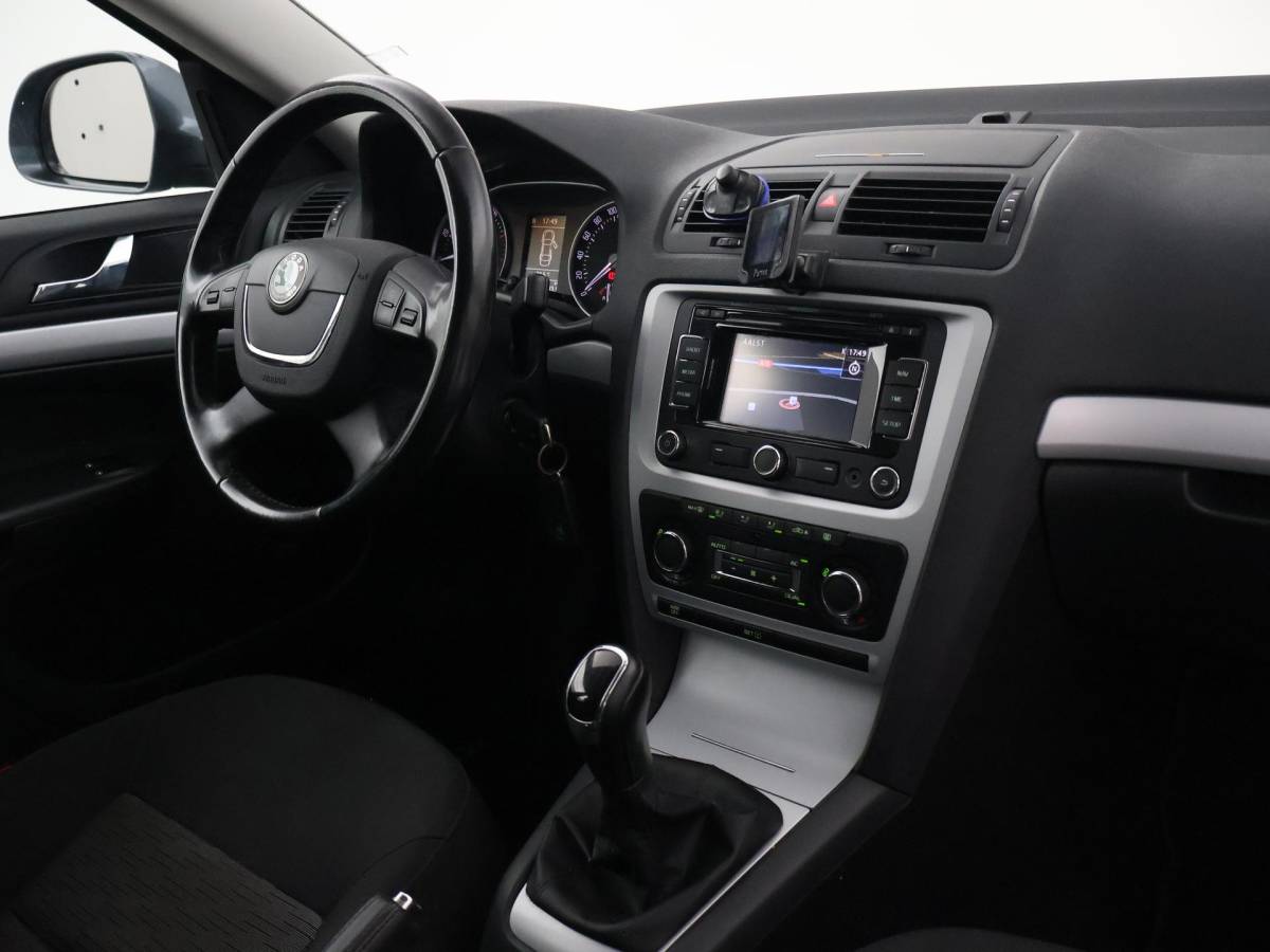 Škoda Octavia Skoda Octavia Combi 1.2 TSI AMBITION + TREKHAAK | NAVIGATIE | CLIMATE | CRUISE CONTROL
