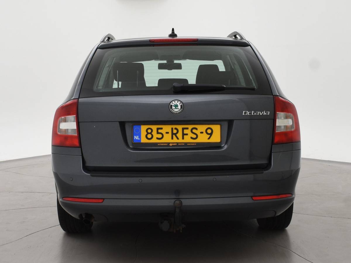 Škoda Octavia Skoda Octavia Combi 1.2 TSI AMBITION + TREKHAAK | NAVIGATIE | CLIMATE | CRUISE CONTROL