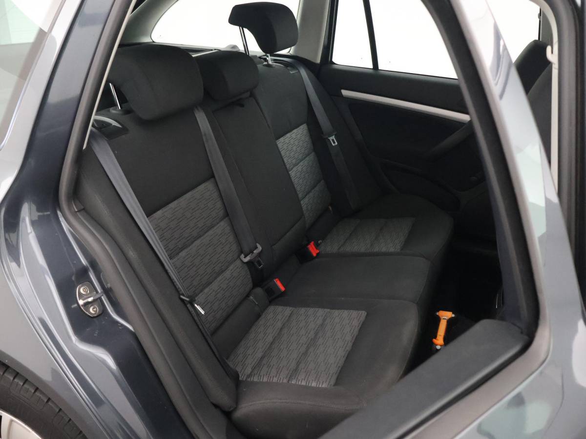 Škoda Octavia Skoda Octavia Combi 1.2 TSI AMBITION + TREKHAAK | NAVIGATIE | CLIMATE | CRUISE CONTROL