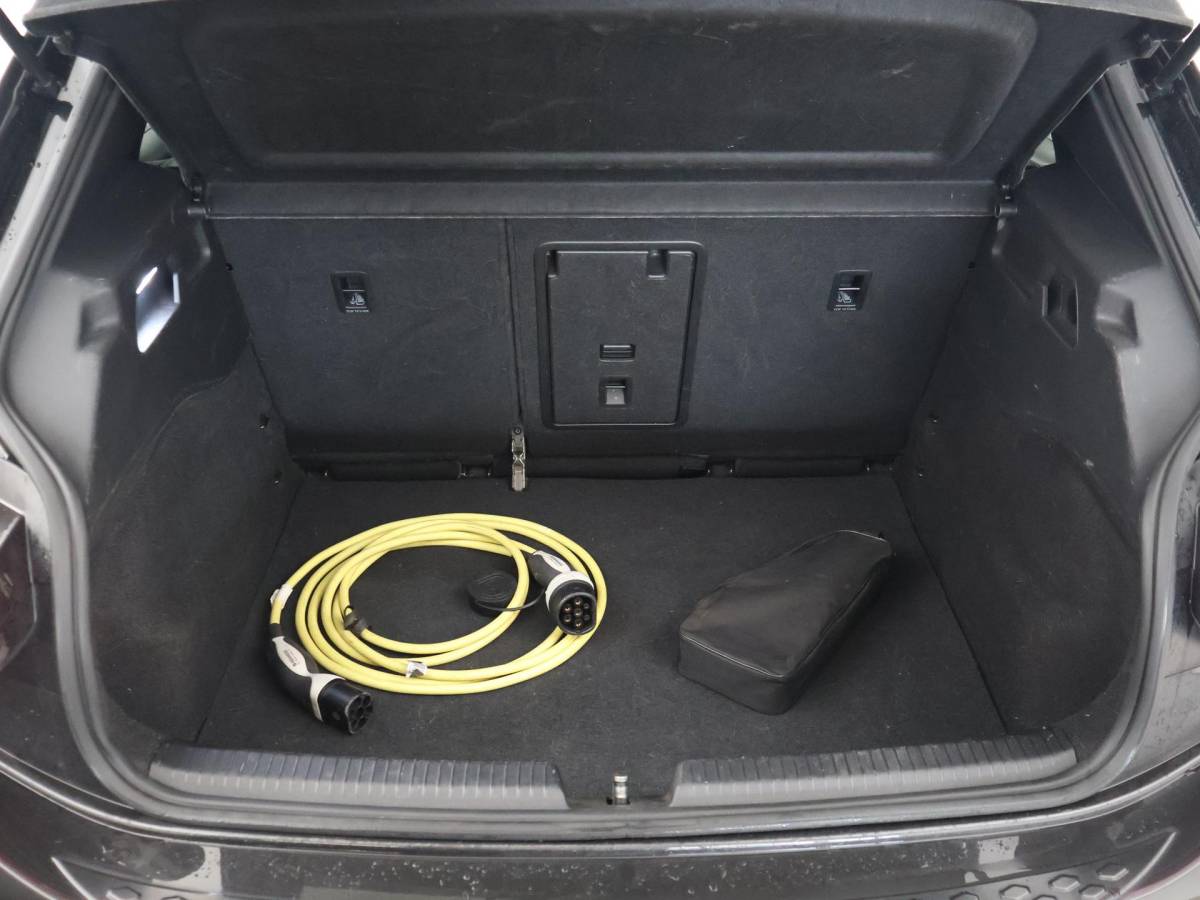 Volkswagen ID.3 Volkswagen ID.3 PRO 58 KWH + SFEERVERLICHTING | ADAPTIVE CRUISE | 18 INCH | CAMERA | STOEL/STUURVERW. | CARPLAY
