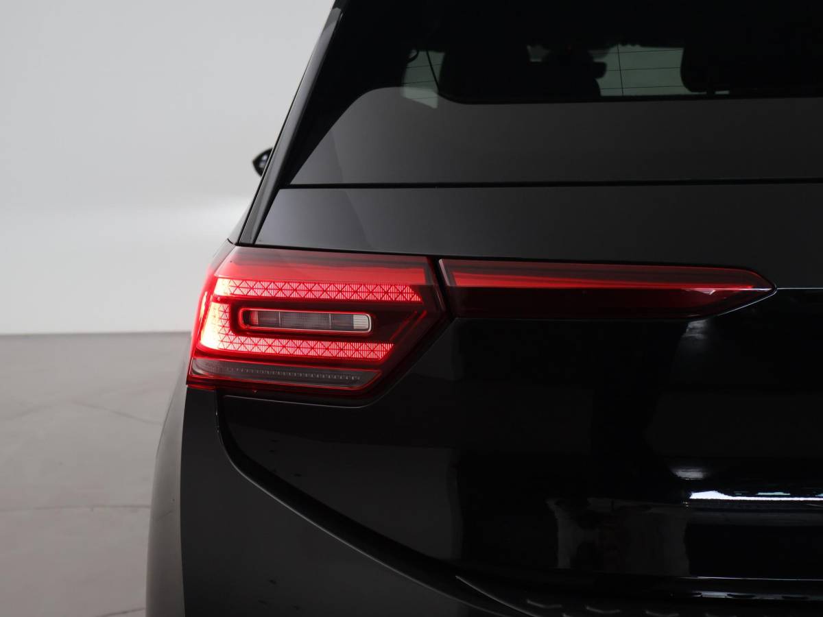 Volkswagen ID.3 Volkswagen ID.3 PRO 58 KWH + SFEERVERLICHTING | ADAPTIVE CRUISE | 18 INCH | CAMERA | STOEL/STUURVERW. | CARPLAY