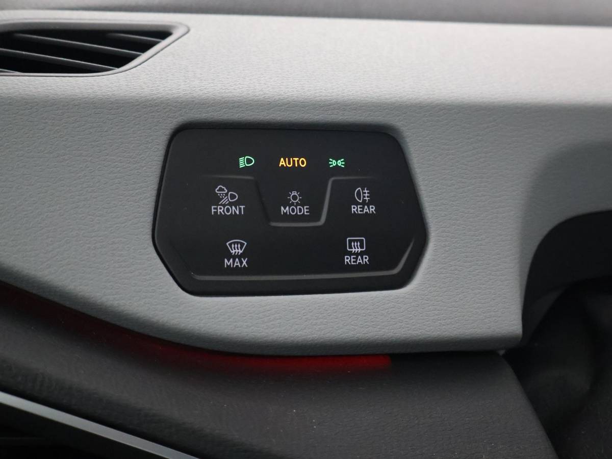 Volkswagen ID.3 Volkswagen ID.3 PRO 58 KWH + SFEERVERLICHTING | ADAPTIVE CRUISE | 18 INCH | CAMERA | STOEL/STUURVERW. | CARPLAY