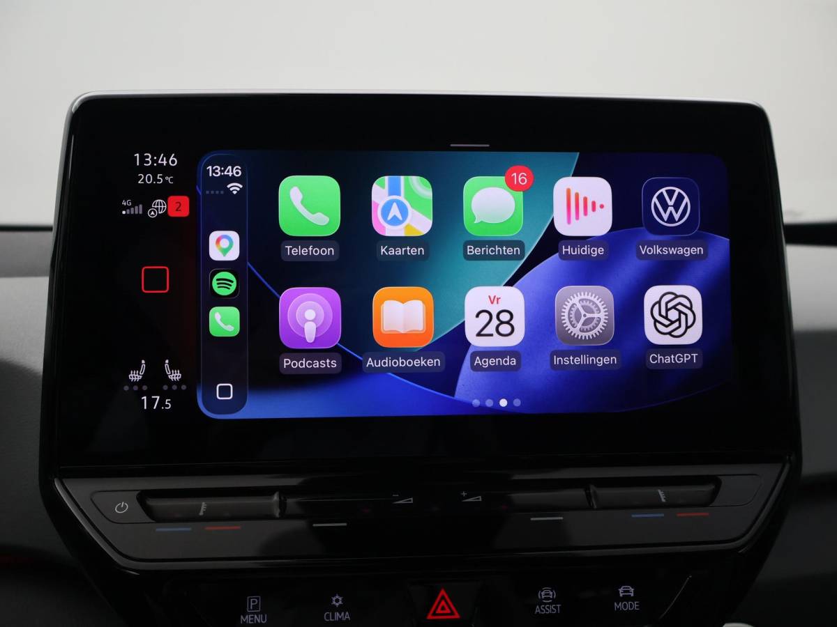 Volkswagen ID.3 Volkswagen ID.3 PRO 58 KWH + SFEERVERLICHTING | ADAPTIVE CRUISE | 18 INCH | CAMERA | STOEL/STUURVERW. | CARPLAY
