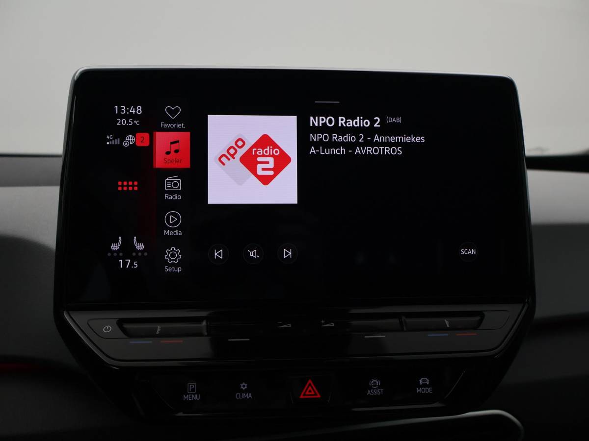 Volkswagen ID.3 Volkswagen ID.3 PRO 58 KWH + SFEERVERLICHTING | ADAPTIVE CRUISE | 18 INCH | CAMERA | STOEL/STUURVERW. | CARPLAY