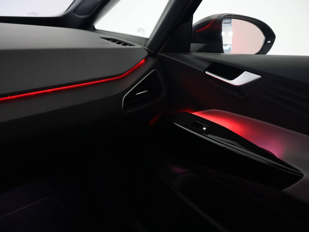 Volkswagen ID.3 Volkswagen ID.3 PRO 58 KWH + SFEERVERLICHTING | ADAPTIVE CRUISE | 18 INCH | CAMERA | STOEL/STUURVERW. | CARPLAY