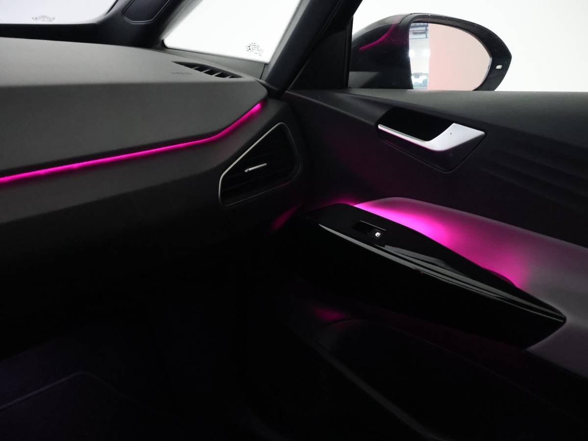 Volkswagen ID.3 Volkswagen ID.3 PRO 58 KWH + SFEERVERLICHTING | ADAPTIVE CRUISE | 18 INCH | CAMERA | STOEL/STUURVERW. | CARPLAY