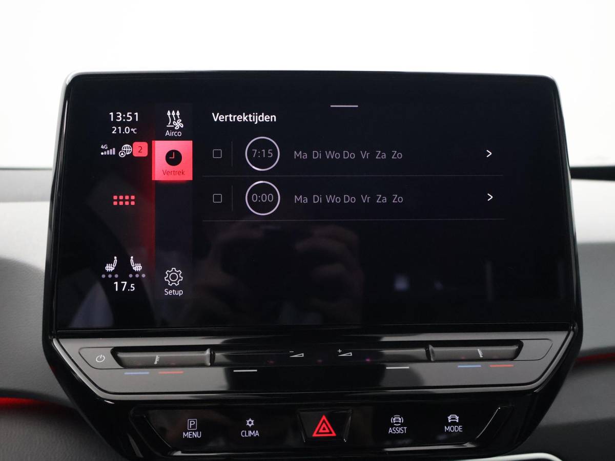 Volkswagen ID.3 Volkswagen ID.3 PRO 58 KWH + SFEERVERLICHTING | ADAPTIVE CRUISE | 18 INCH | CAMERA | STOEL/STUURVERW. | CARPLAY