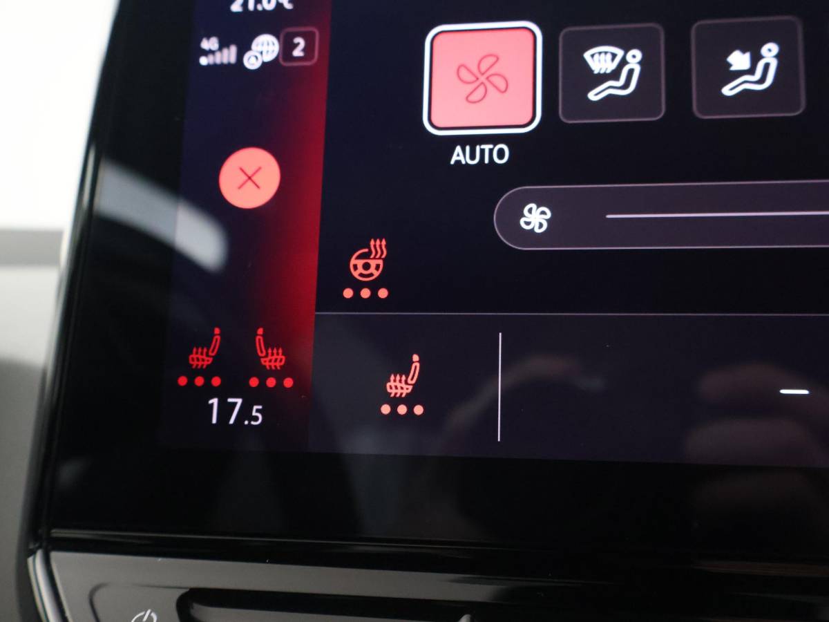 Volkswagen ID.3 Volkswagen ID.3 PRO 58 KWH + SFEERVERLICHTING | ADAPTIVE CRUISE | 18 INCH | CAMERA | STOEL/STUURVERW. | CARPLAY