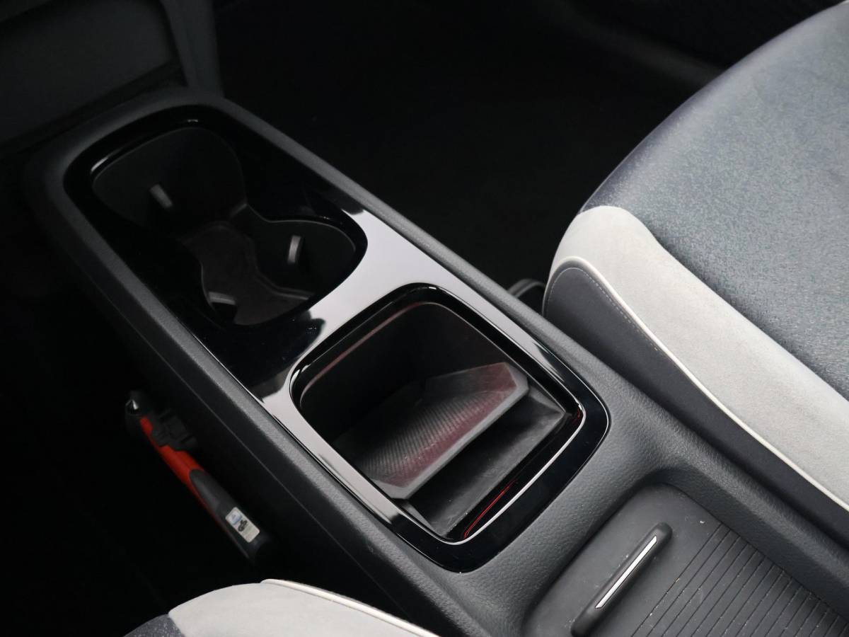 Volkswagen ID.3 Volkswagen ID.3 PRO 58 KWH + SFEERVERLICHTING | ADAPTIVE CRUISE | 18 INCH | CAMERA | STOEL/STUURVERW. | CARPLAY