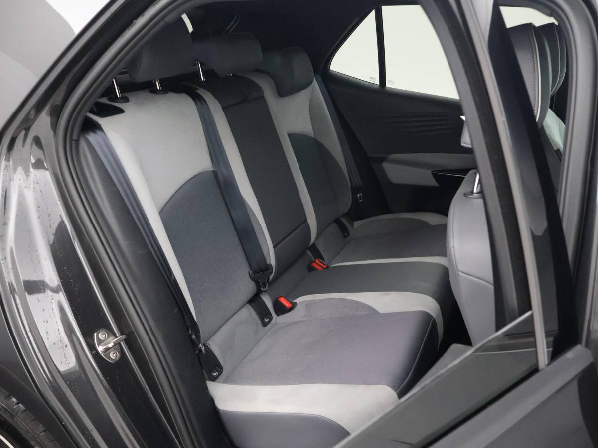 Volkswagen ID.3 Volkswagen ID.3 PRO 58 KWH + SFEERVERLICHTING | ADAPTIVE CRUISE | 18 INCH | CAMERA | STOEL/STUURVERW. | CARPLAY