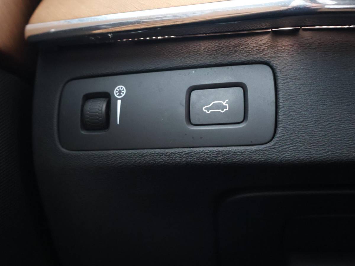 Volvo XC90 Volvo XC90 2.0 D5 224 PK AWD AUT. INSCRIPTION *81.553 KM!* + WEGKL. TREKHAAK | PANORAMA | STOELVENTILATIE | HEAD-UP