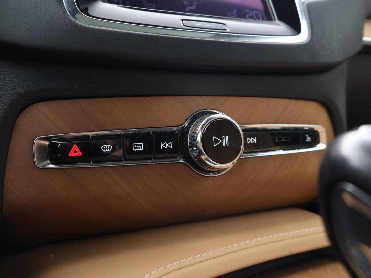 Volvo XC90 Volvo XC90 2.0 D5 224 PK AWD AUT. INSCRIPTION *81.553 KM!* + WEGKL. TREKHAAK | PANORAMA | STOELVENTILATIE | HEAD-UP