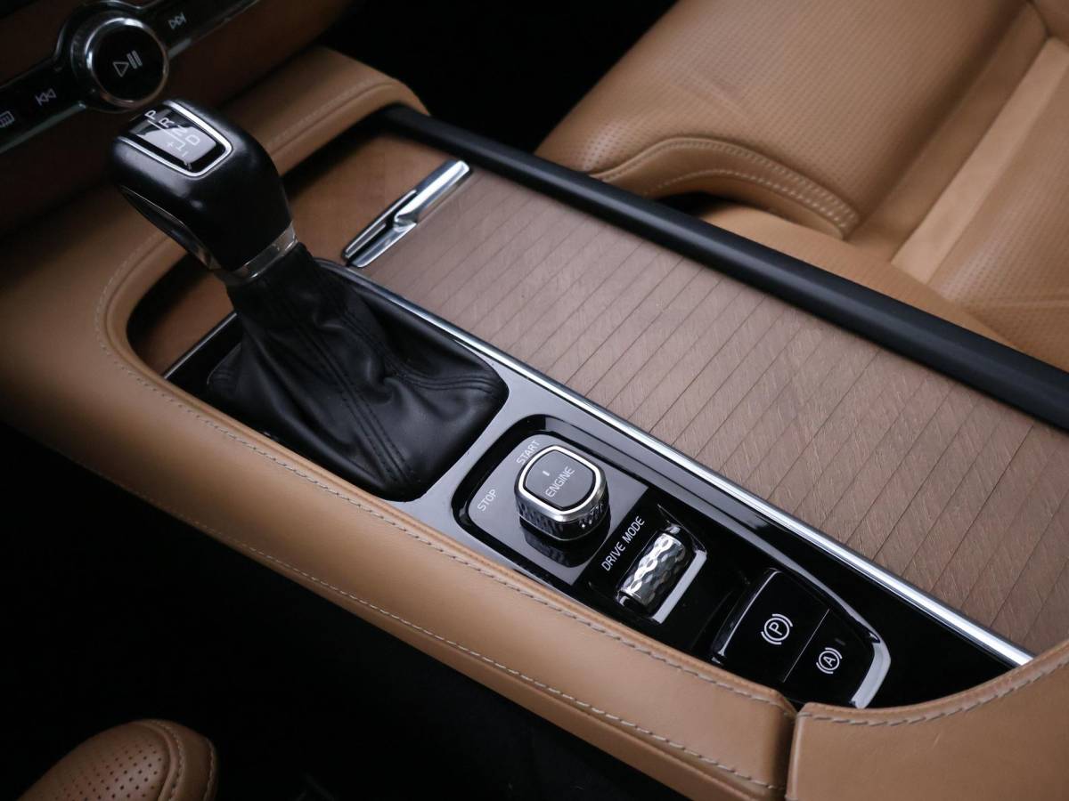 Volvo XC90 Volvo XC90 2.0 D5 224 PK AWD AUT. INSCRIPTION *81.553 KM!* + WEGKL. TREKHAAK | PANORAMA | STOELVENTILATIE | HEAD-UP