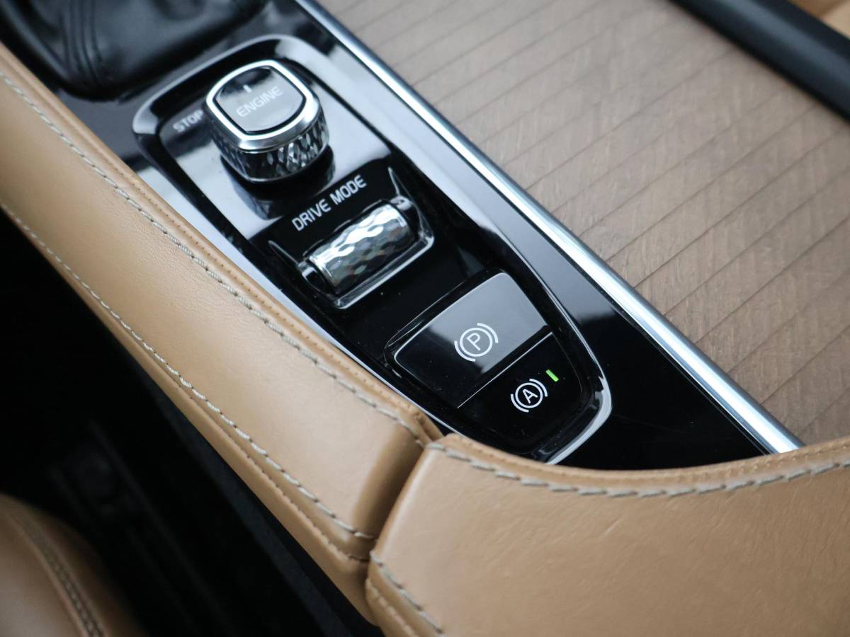 Volvo XC90 Volvo XC90 2.0 D5 224 PK AWD AUT. INSCRIPTION *81.553 KM!* + WEGKL. TREKHAAK | PANORAMA | STOELVENTILATIE | HEAD-UP