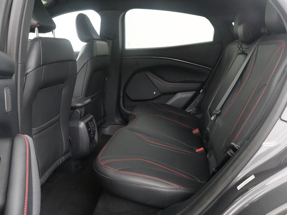 Ford Mustang Mach-E Ford Mustang Mach-E Extended First Edition AWD 98 kWh | SOH 92,4% | Leder | Panoramadak | Memory | Dodehoek detectie | Adaptive cruise | Stuur/stoelverwarming | 360 camera | Park assist | Elektrische achterklep