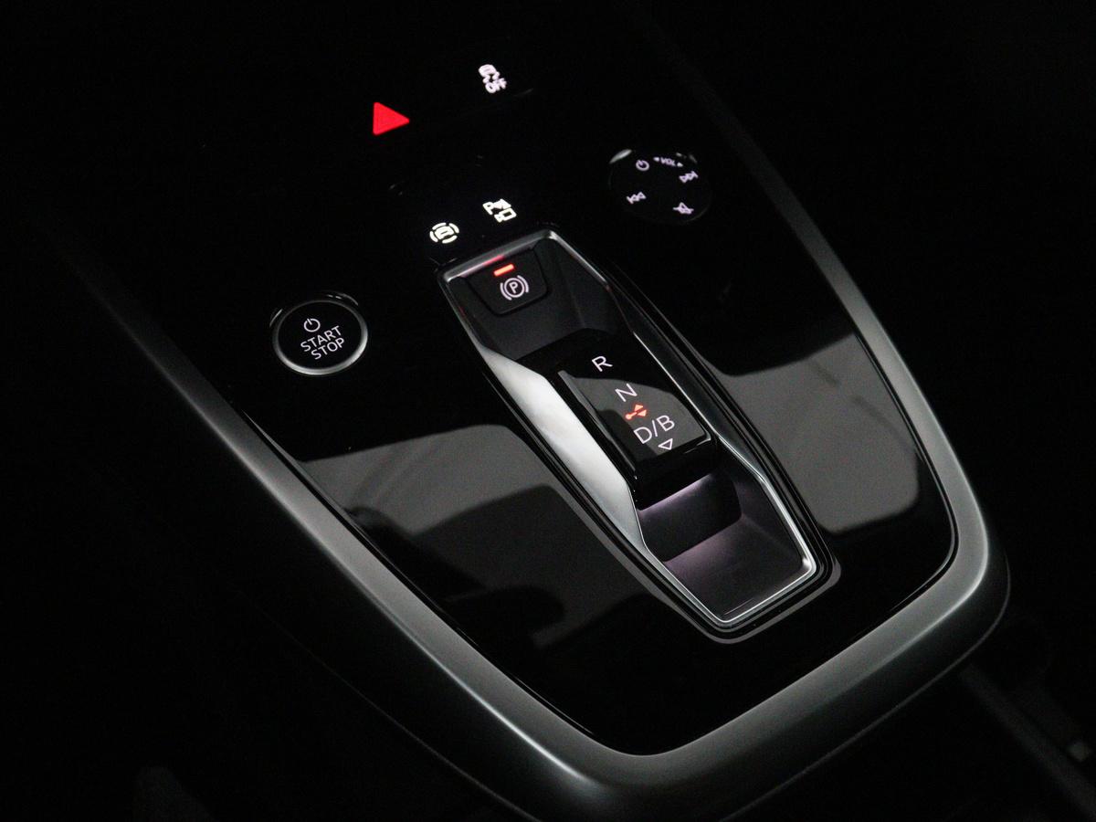 Audi Q4 e-tron Audi Q4 e-tron 40 Advanced edition 77 kWh | SOH 90,8% | Adaptive cruise | Stoelverwarming | Camera | Park assist | Climate control | Virtueel dashboard | Navigatie | Carplay | Elektrische achterklep