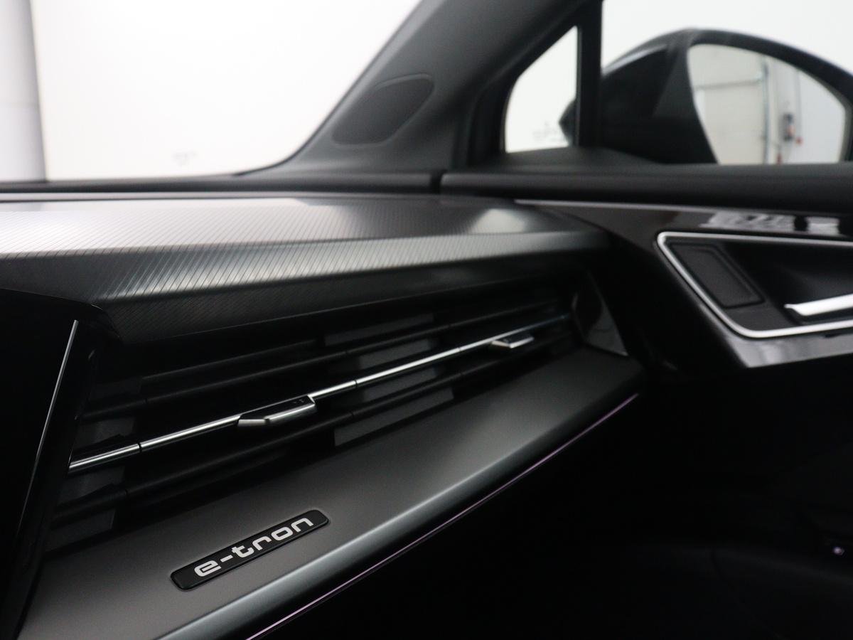 Audi Q4 e-tron Audi Q4 e-tron 40 Advanced edition 77 kWh | SOH 90,8% | Adaptive cruise | Stoelverwarming | Camera | Park assist | Climate control | Virtueel dashboard | Navigatie | Carplay | Elektrische achterklep