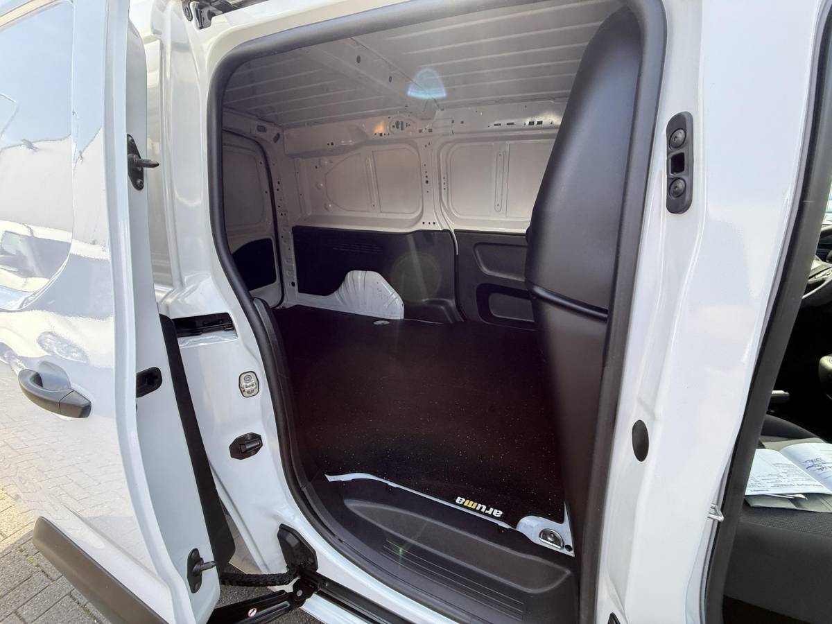 Opel Combo Opel Combo 1.2 PureTech 110 S&S L2 BENZINE MARGE AUTO