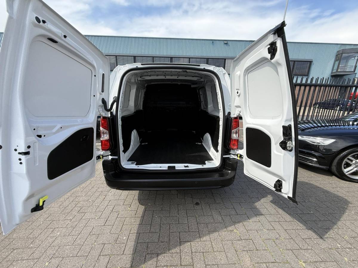Opel Combo Opel Combo 1.2 PureTech 110 S&S L2 BENZINE MARGE AUTO