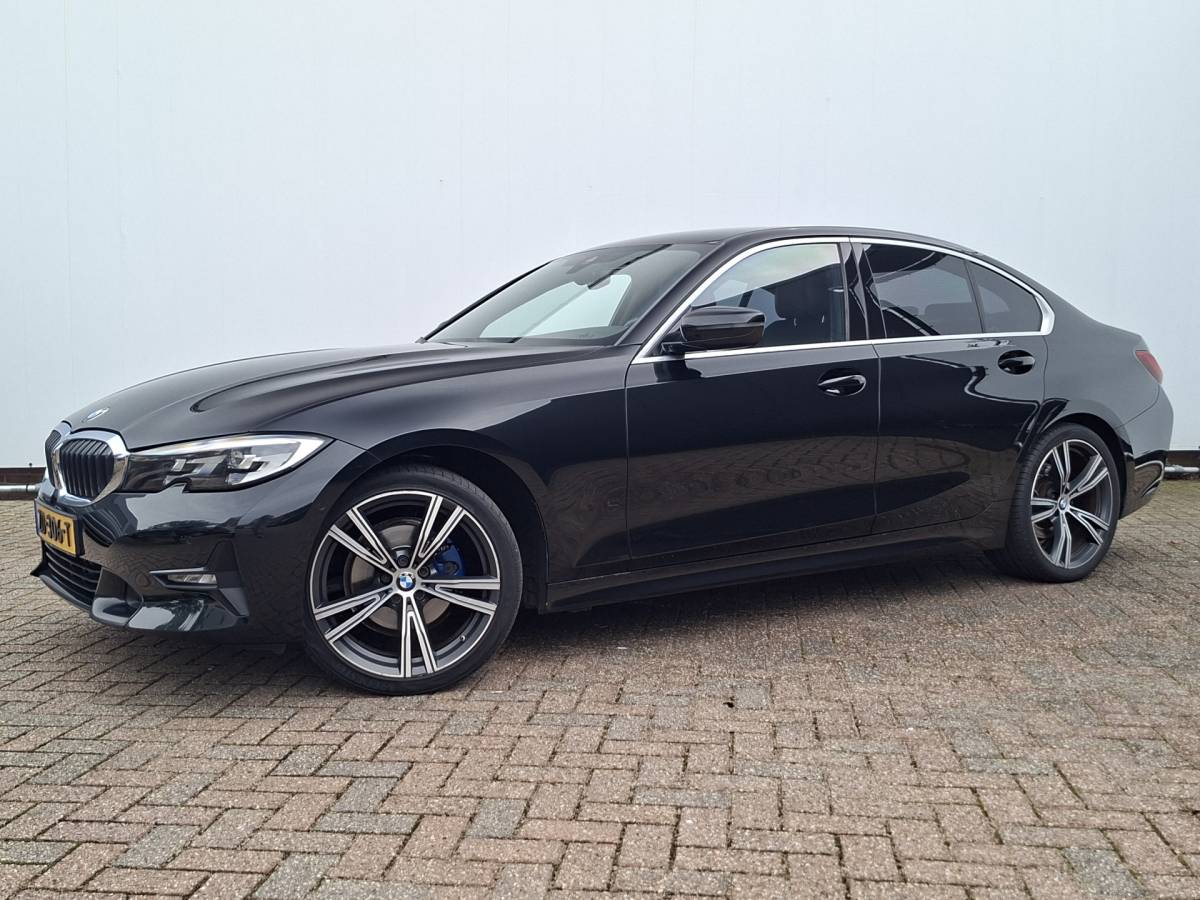 BMW 3 Serie BMW 3-serie 320i Executive Edition Carplay Sport Leder