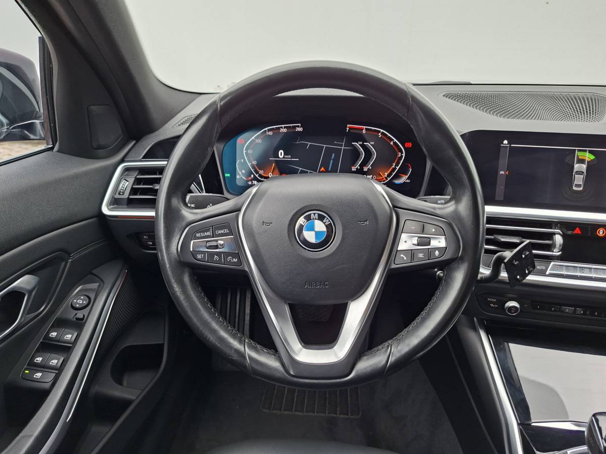 BMW 3 Serie BMW 3-serie 320i Executive Edition Carplay Sport Leder