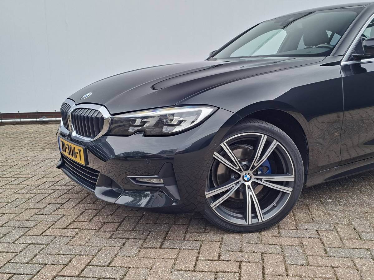 BMW 3 Serie BMW 3-serie 320i Executive Edition Carplay Sport Leder