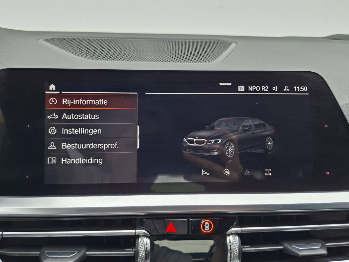 BMW 3 Serie BMW 3-serie 320i Executive Edition Carplay Sport Leder