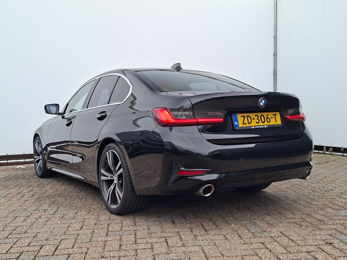 BMW 3 Serie BMW 3-serie 320i Executive Edition Carplay Sport Leder