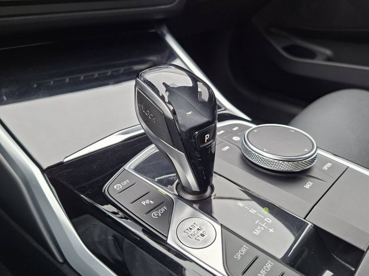 BMW 3 Serie BMW 3-serie 320i Executive Edition Carplay Sport Leder