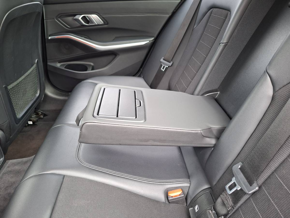 BMW 3 Serie BMW 3-serie 320i Executive Edition Carplay Sport Leder