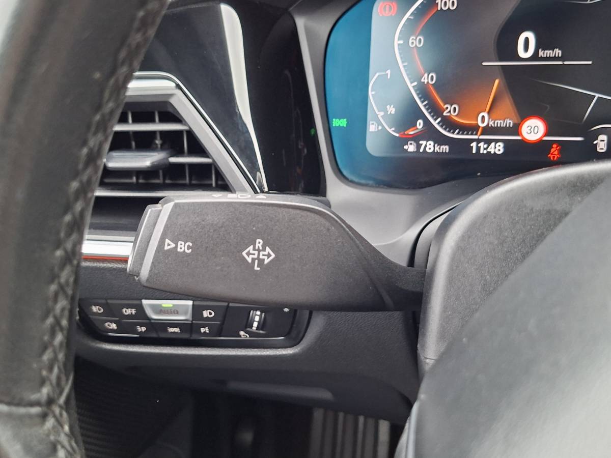 BMW 3 Serie BMW 3-serie 320i Executive Edition Carplay Sport Leder