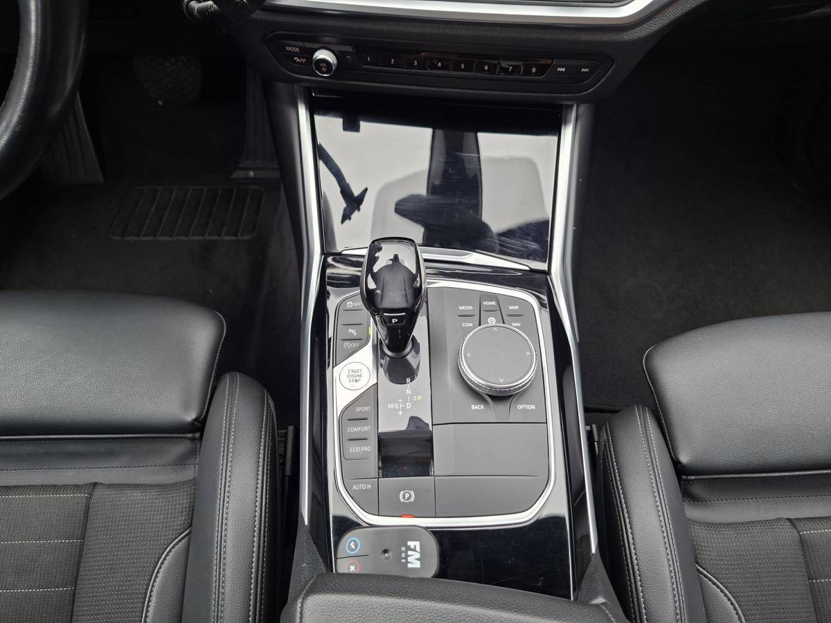 BMW 3 Serie BMW 3-serie 320i Executive Edition Carplay Sport Leder